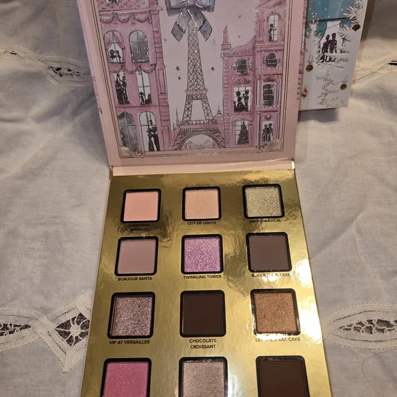 🎄Too Faced "Christmas In The City" Makeup Set🎄 - Picture 7 of 7